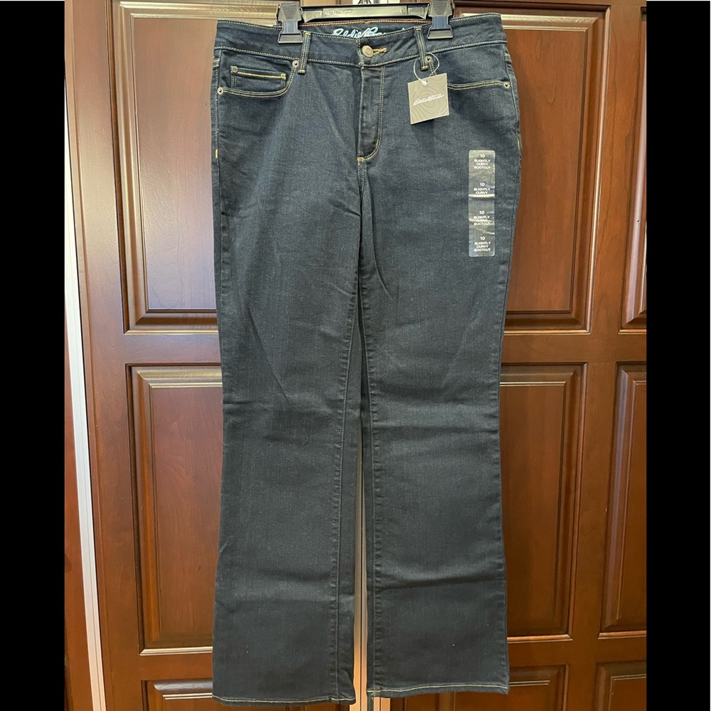 NWT. Eddie Bauer (10) boot cut jeans.